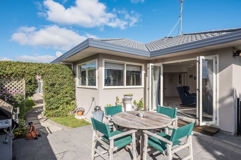 Photo of property in 10 Glen Loch Place, Paraparaumu, 5032