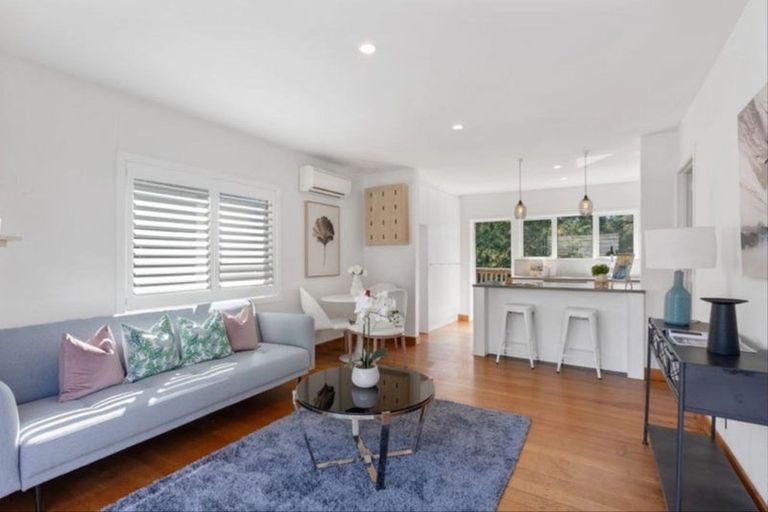 Photo of property in 110 Candia Road, Henderson Valley, Auckland, 0614