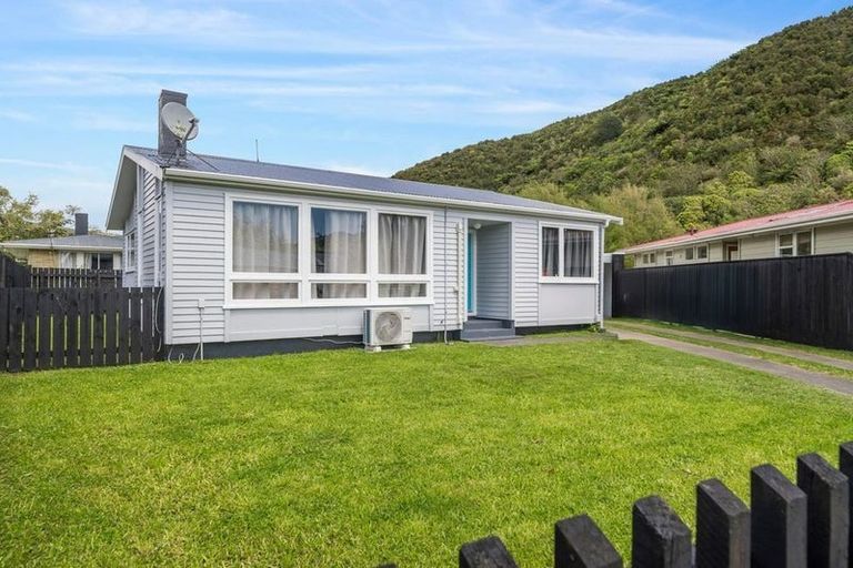 Photo of property in 9 Orewa Grove, Wainuiomata, Lower Hutt, 5014