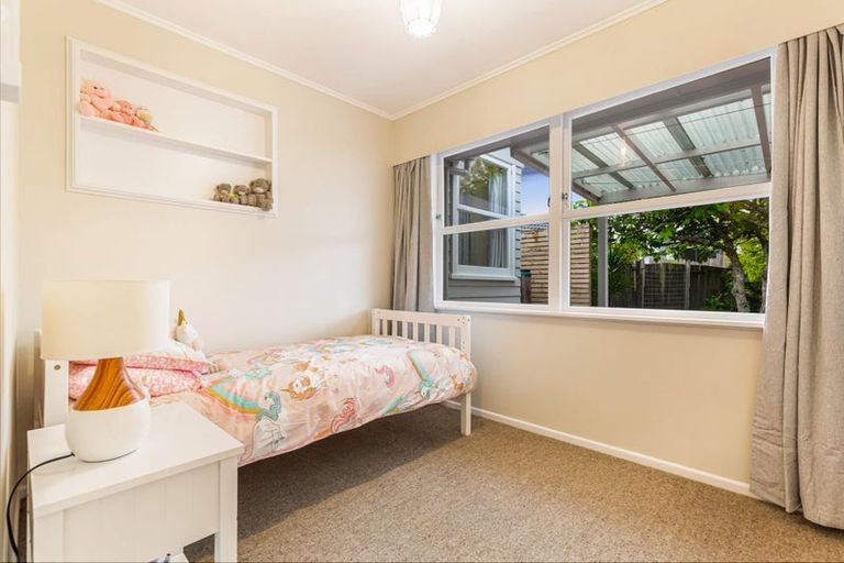 Photo of property in 114a Colwill Road, Massey, Auckland, 0614