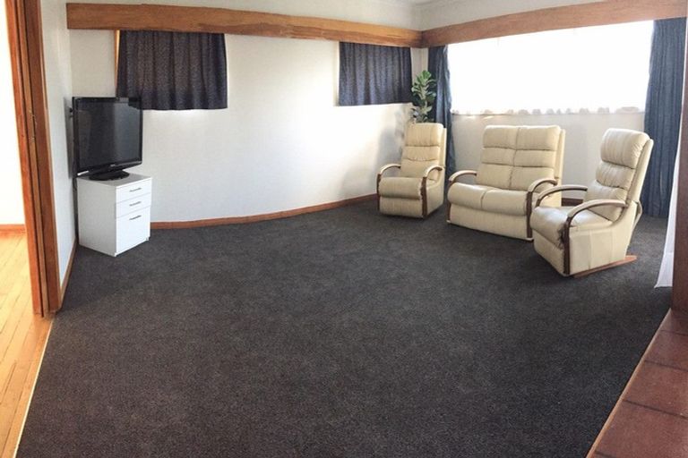 Photo of property in 10 Edmund Hillary Avenue, Papakura, 2110