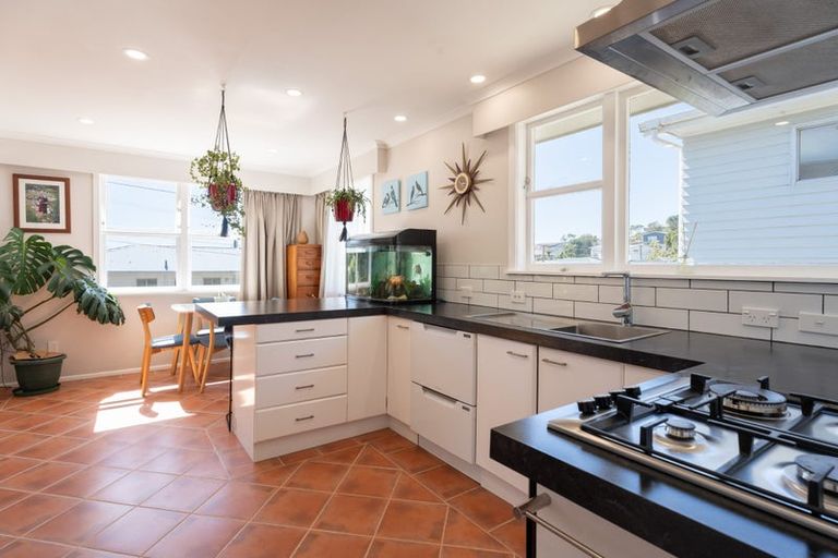 Photo of property in 97a Glanmire Road, Newlands, Wellington, 6037