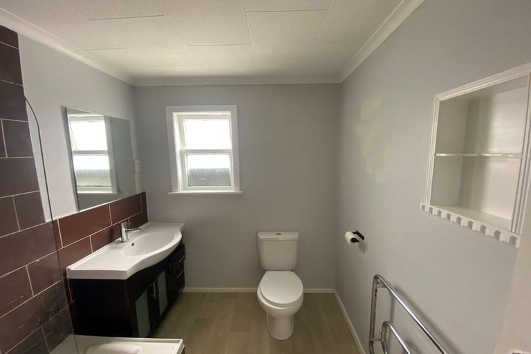 Photo of property in 35 Bledisloe Crescent, Wainuiomata, Lower Hutt, 5014