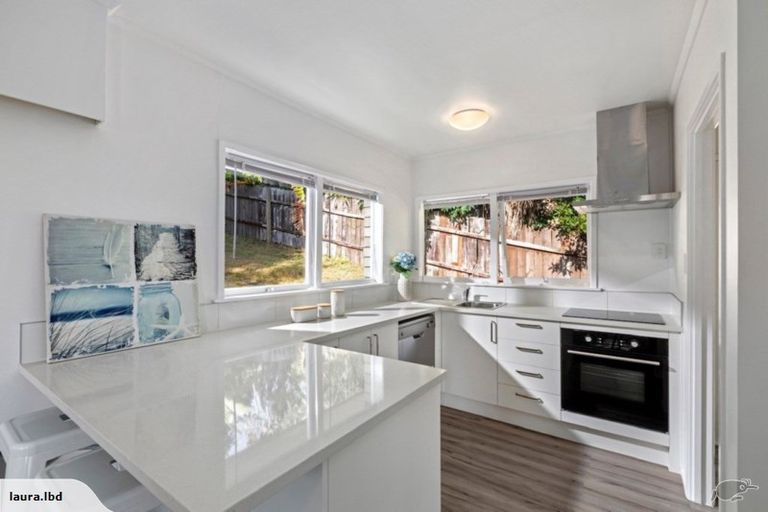 Photo of property in 2/12a Ondine Place, Glenfield, Auckland, 0629