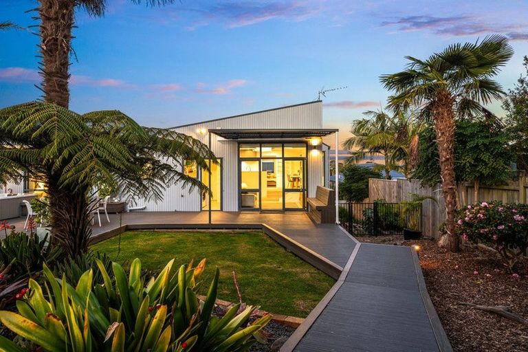 Photo of property in 8 Brixton Road, Manly, Whangaparaoa, 0930