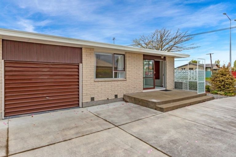 Photo of property in 1/452 Harewood Road, Harewood, Christchurch, 8051