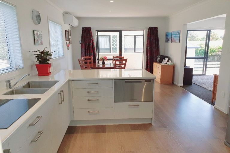 Photo of property in 114 Everitt Crescent, Whangamata, 3620