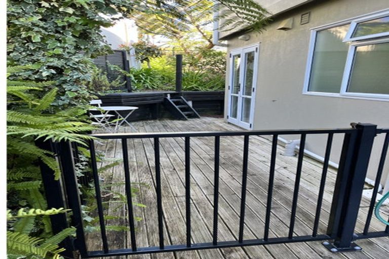 Photo of property in 44 Pacific Parade, Army Bay, Whangaparaoa, 0930