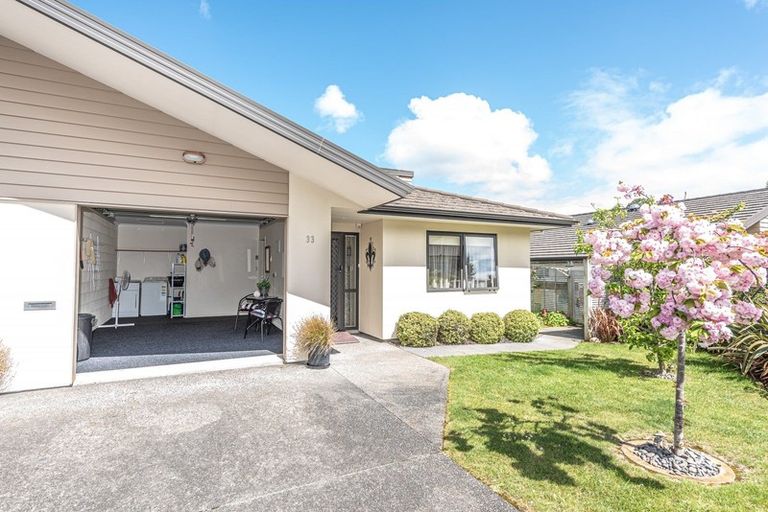 Photo of property in Caversham Park, 2/33 Caversham Road, Westmere, Whanganui, 4501