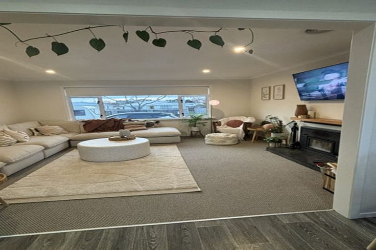 Photo of property in 14 Turakina Street, Merrilands, New Plymouth, 4312