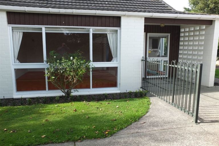 Photo of property in 2/10 Jamell Place, Avonhead, Christchurch, 8042