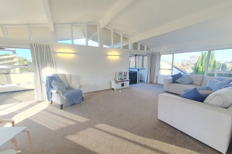 Photo of property in 2/42 Knightsbridge Drive, Forrest Hill, Auckland, 0620