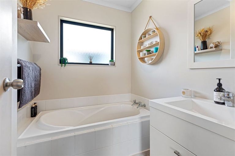 Photo of property in 3 Titiro Way, Welcome Bay, Tauranga, 3112