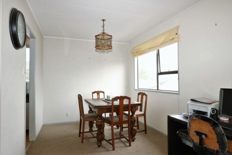 Photo of property in 19 Cairngorm Place, Highland Park, Auckland, 2010