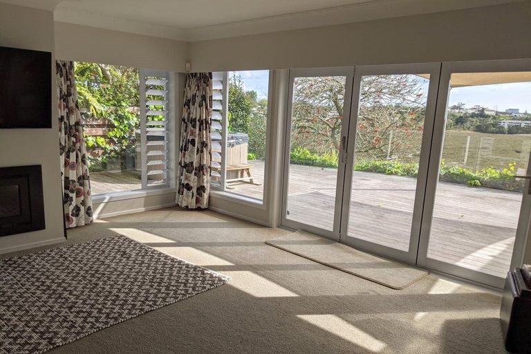 Photo of property in 90 Exmouth Road, Northcote, Auckland, 0627