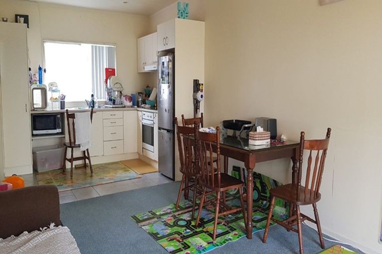 Photo of property in 3 Butia Avenue, Henderson, Auckland, 0612