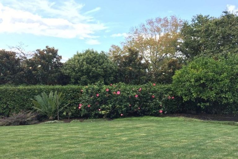 Photo of property in 1a Burford Place, Mellons Bay, Auckland, 2014