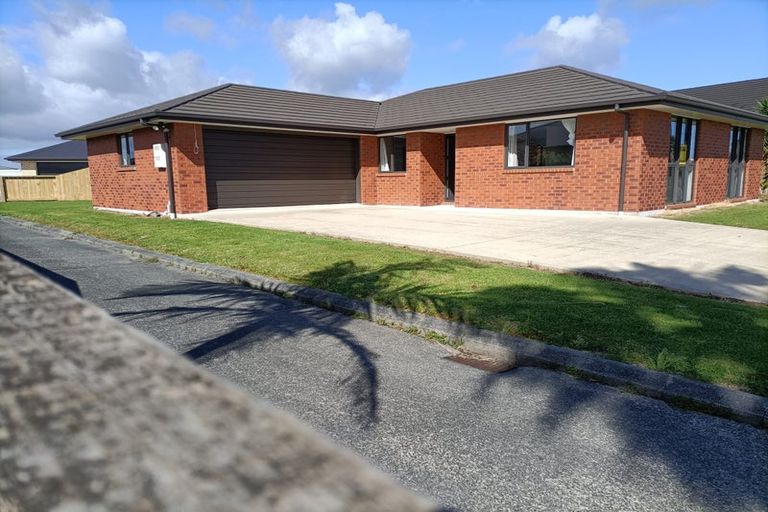 Photo of property in 12 O'farrell Drive, One Tree Point, 0118