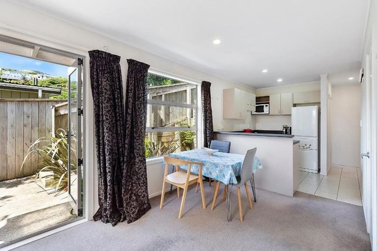 Photo of property in 1a Cecil Road, Tawa, Wellington, 5028