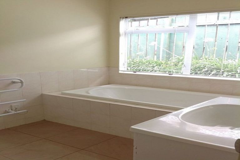 Photo of property in 299a Great North Road, Henderson, Auckland, 0612