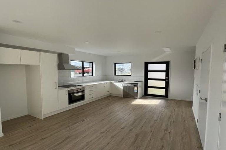 Photo of property in 1 Eileen Newey Place, Henderson, Auckland, 0612
