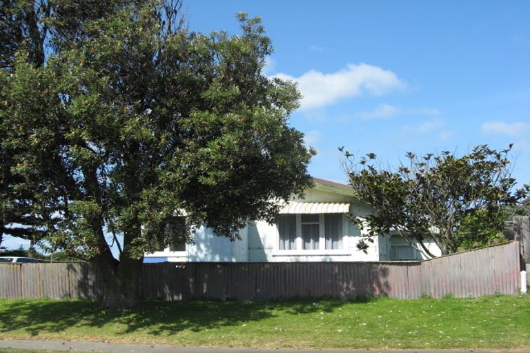 Photo of property in 1a Tregenna Street, Castlecliff, Wanganui, 4501