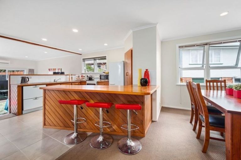 Photo of property in 1/8 Arrow Road, Forrest Hill, Auckland, 0620