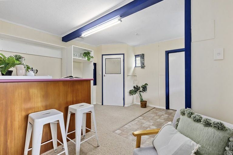 Photo of property in 5 Te Reinga View, Tawa, Wellington, 5028
