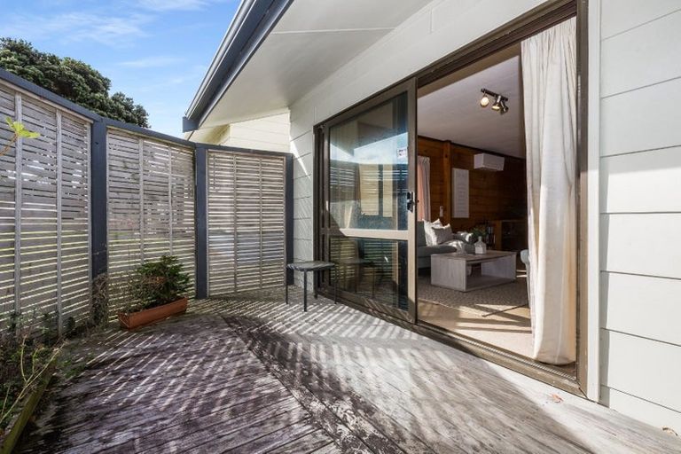 Photo of property in 2 Te Arawi Street, Takapuwahia, Porirua, 5022