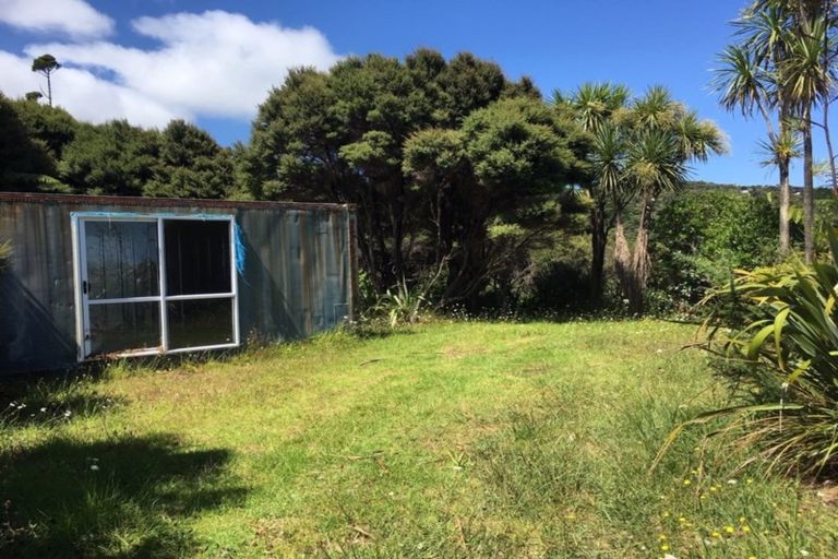 Photo of property in 105 Piha Road, Piha, 0772