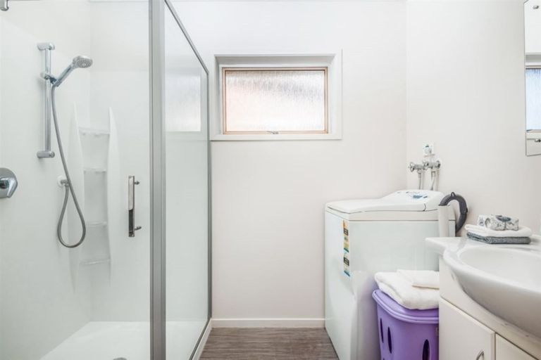 Photo of property in 1/104 Carlisle Road, Browns Bay, Auckland, 0632