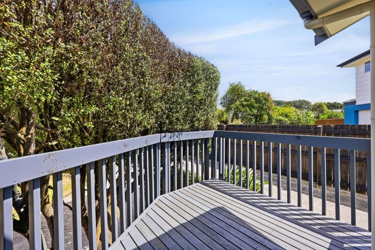 Photo of property in 5 Lisa Rise, Half Moon Bay, Auckland, 2012