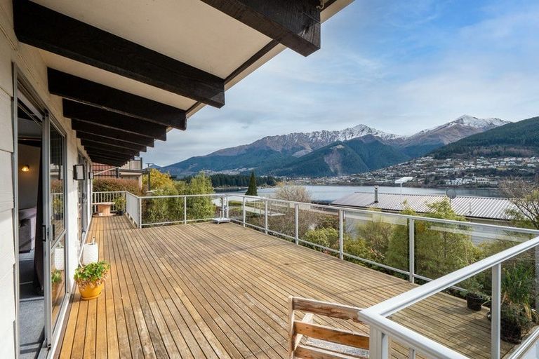 Photo of property in 52 Oregon Drive, Kelvin Heights, Queenstown, 9300