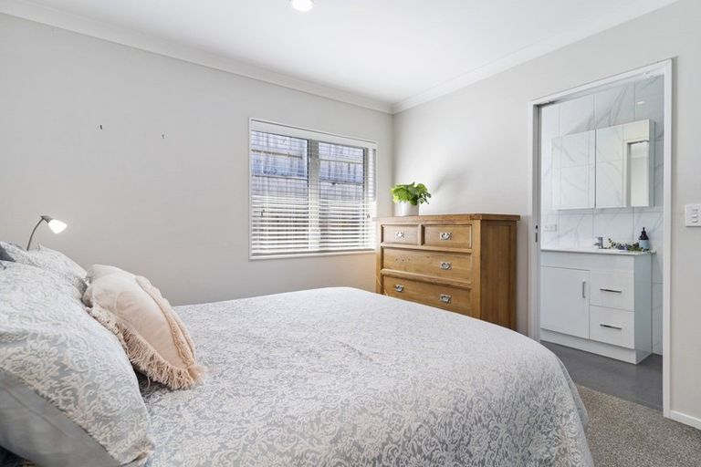 Photo of property in 124a Prince Regent Drive, Half Moon Bay, Auckland, 2012