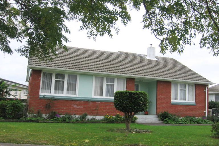 Photo of property in 23 Ellesmere Crescent, Highbury, Palmerston North, 4412