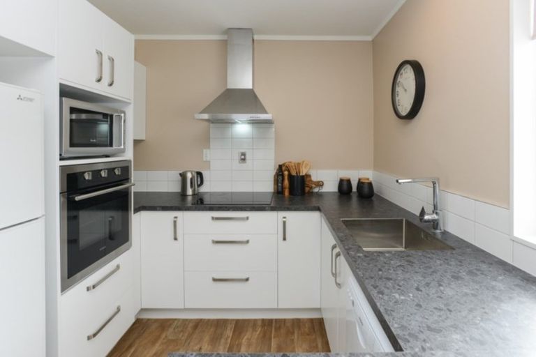 Photo of property in 2/1400 Woodstock Avenue, Mayfair, Hastings, 4122