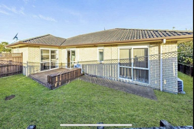 Photo of property in 12 Ironstone Place, Randwick Park, Auckland, 2105