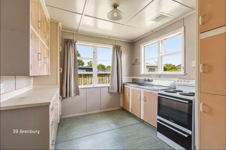 Photo of property in 39 Banbury Crescent, Fairfield, Hamilton, 3214