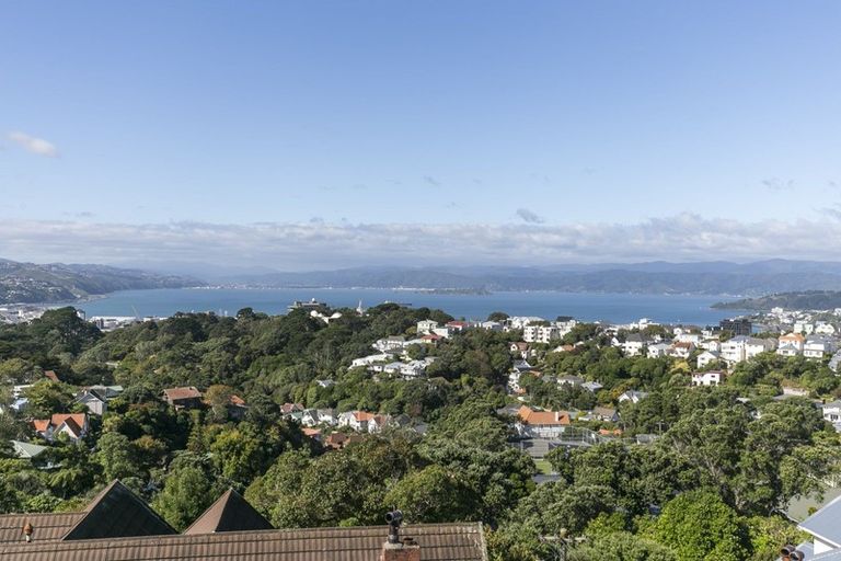Photo of property in 22 Fairview Crescent, Kelburn, Wellington, 6012
