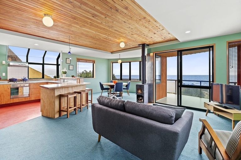 Photo of property in 166 The Esplanade, Houghton Bay, Wellington, 6023