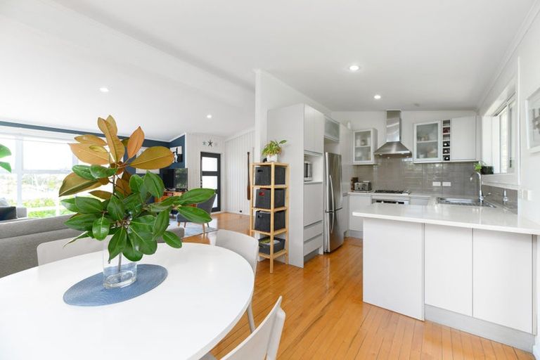 Photo of property in 1/48 Bond Crescent, Forrest Hill, Auckland, 0620