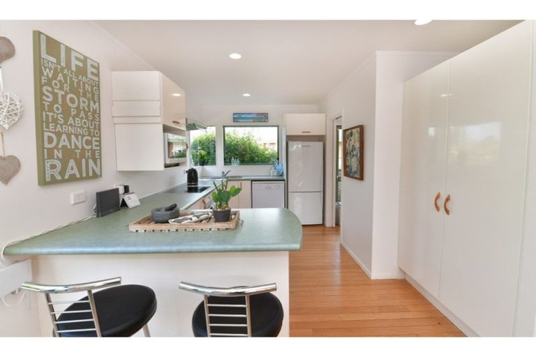 Photo of property in 2/10 Ross Crescent, Orewa, 0931