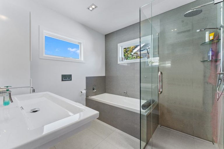 Photo of property in 14 Waimana Avenue, Northcote Point, Auckland, 0627
