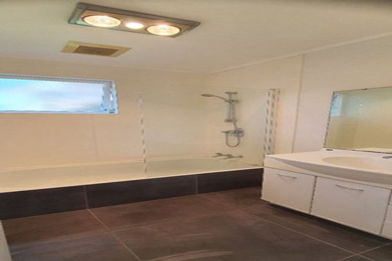 Photo of property in 5 Mcphail Street, Birkdale, Auckland, 0626