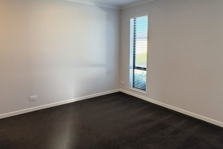 Photo of property in 16 Koral Lane, Broomfield, Christchurch, 8042