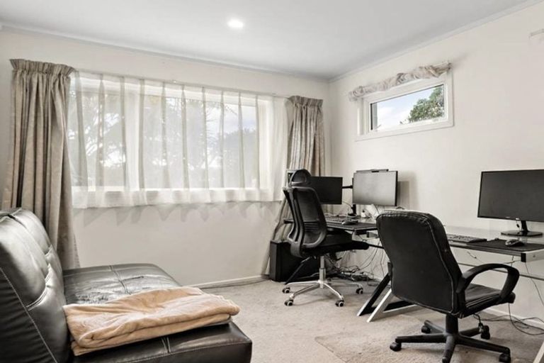Photo of property in 1/14 Chequers Avenue, Glenfield, Auckland, 0629