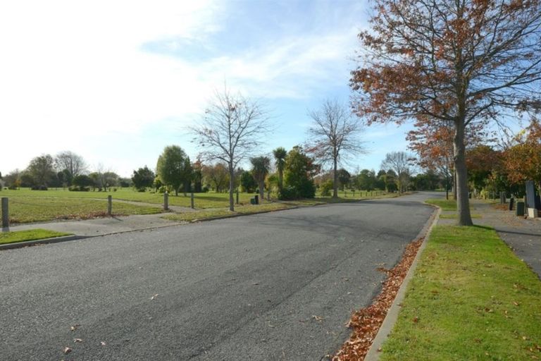 Photo of property in 22 Sutton Place, Dallington, Christchurch, 8061