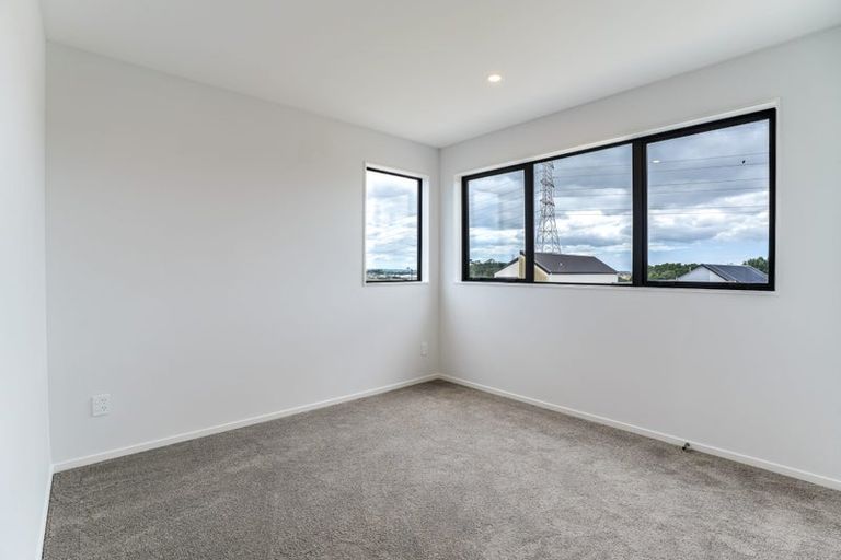 Photo of property in 61 Horokaka Street, Massey, Auckland, 0614