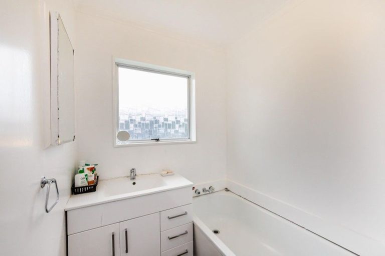 Photo of property in 70 Meadowvale Drive, Levin, 5510