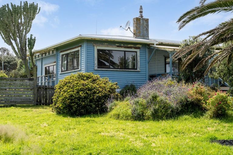 Photo of property in 8-10 Kelly Street, Baylys Beach, Dargaville, 0377